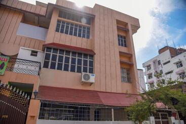 Hotel Oyo 15684  Vibrant Inn