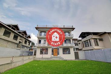 Hotel Oyo 47168 Kashmir Orient