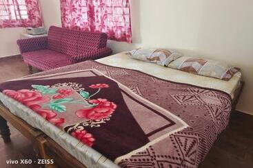 פנסיון His Grace Sea View Cottages Private Beach At Malpe