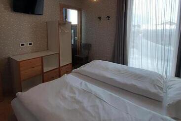 Aparthotel Cronox Vinecc