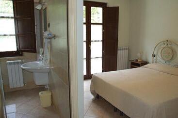 ホテル Albergo La Casa Nel Bosco