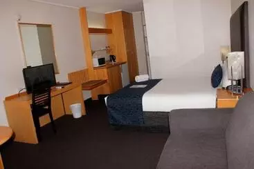 Sandown Regency Hotel & Apartments