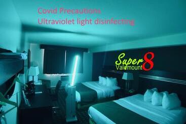 Отель Super 8 By Wyndham Valemount