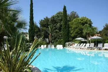 Grand Hotel Des Lecques; Bw Signature Collection