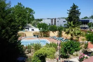 هتل Appart  Court Inn Suites