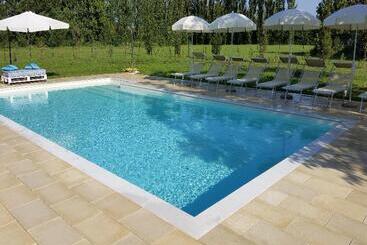 Hotel Venice Resort Airport