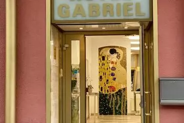 Garten  Und Kunsthotel Gabriel City