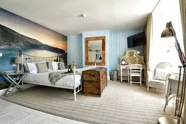 Отель Lulworth Cove Inn