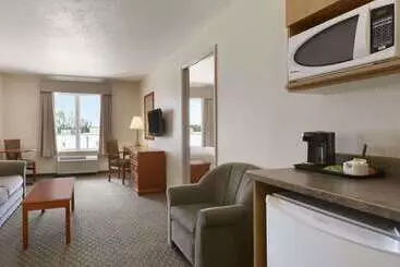 Отель Days Inn & Suites By Wyndham Winkler