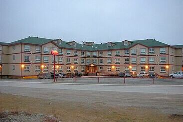 هتل Inuvik Capital Suites