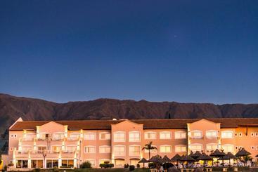 ホテル Howard Johnson Resort Spa & Convention Center