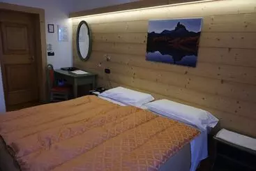 בית מלון כפרי Montana