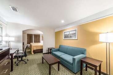 בית מלון כפרי Quality Inn & Suites Seaworld North