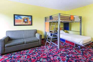 فندق Ramada By Wyndham Bettendorf