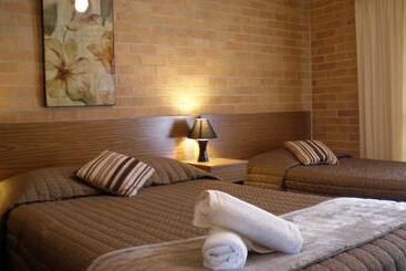 White Lanterns Motel