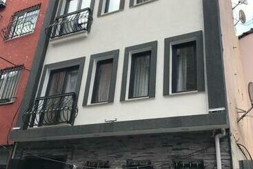 アパートホテル Golden Arrow Sui̇ts Ortaköy