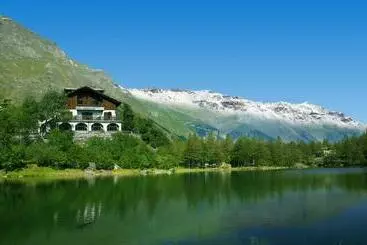 Chalet Sul Lago Hotel In Montagna