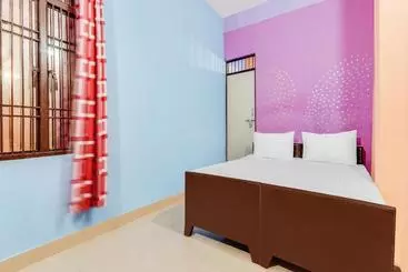 ホテル Vaccinated Staff  Spot On 60711  Radhe Inn