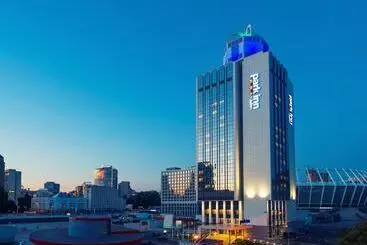 هتل Park Inn By Radisson Kyiv Troyitska