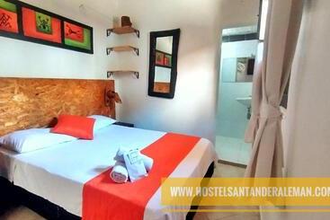پانسیون Santander Aleman Hostel