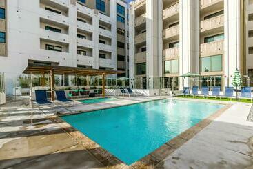 מלון דירות Suitesrus Apart  At Miracle Mile