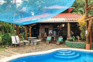 Bed and Breakfast Pacific Edge Eco Lodge