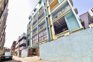 هتل Oyo 76227 R P Grand