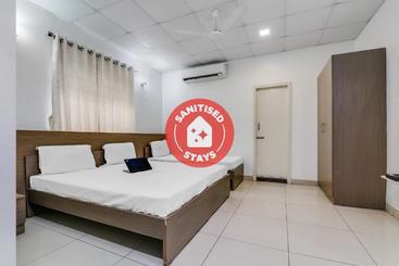 Отель Oyo Flagship 76501 Rajguru Residency