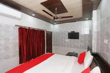 Hotel Oyo 30588 Garhwal Residency