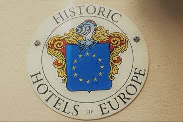 فندق Capsis Bristol Boutique