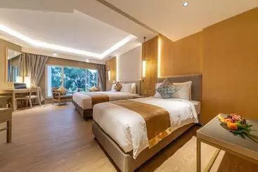 Glenmarie Hotel & Golf Resort