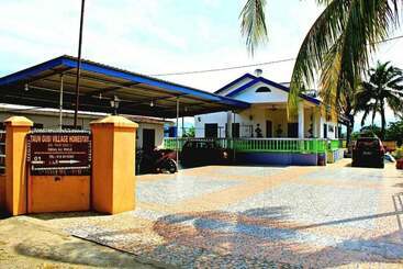 Hotel Taun Gusi Village Homestay