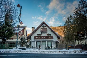 Отель Boga Rooms