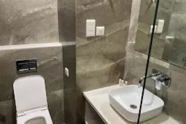ホテル High Rise Regency, Burhanpur