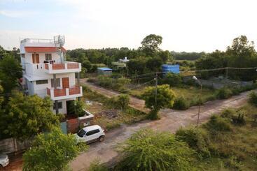 Ostello Blissful Haven Art House   Near Entrance To Auroville