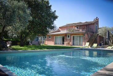 مبيت وإفطار Le Mas Carré Séguret