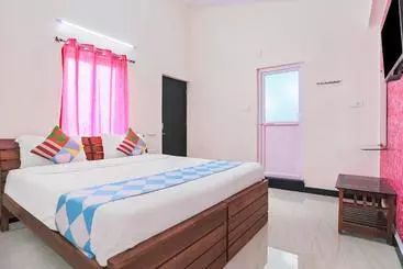 Pensió Oyo 77650 Charming Stay