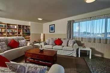 Kakatu Retreat Bed & Breakfast
