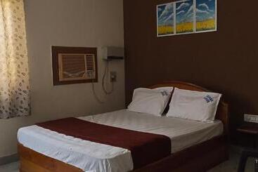 Hotelli Sridhar Lodge