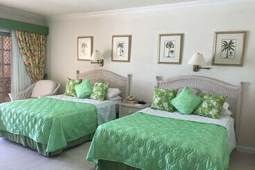 هتل Coral Sands Beach Resort