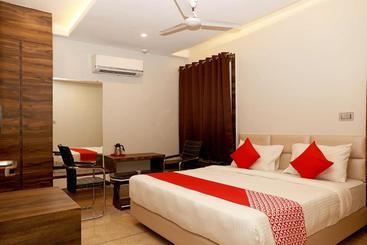 Hotel Capital O 11324 The Bentree