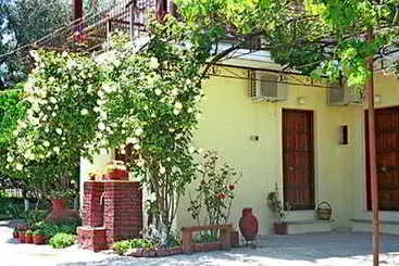Hotel Aris Studios & Apartments