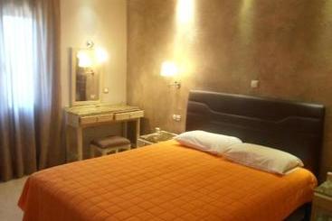 בית מלון כפרי Frosini Gardens