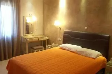 ホテル Frosini Gardens