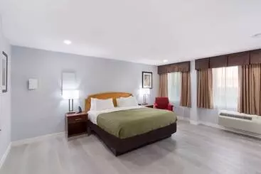 בית מלון כפרי Quality Inn Redding Near I5