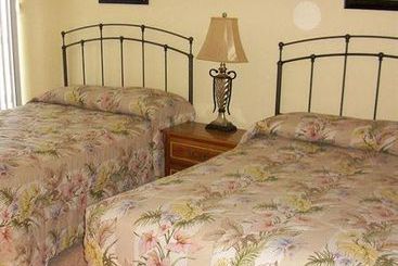 Отель Surfside Resort