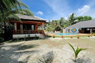 Hotel White Villas Resort