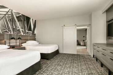 ホテル Embassy Suites By Hilton Atlanta Midtown