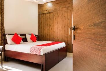 Hotel Oyo 77884 Jr Homes