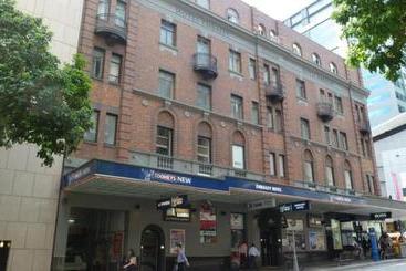 Base Brisbane Embassy Hostel